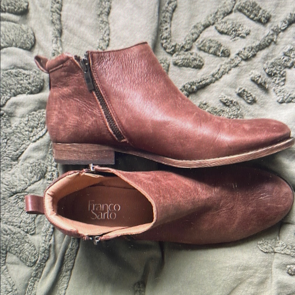 Brown Heeled Boots with Side Zipper and Rounded Toe